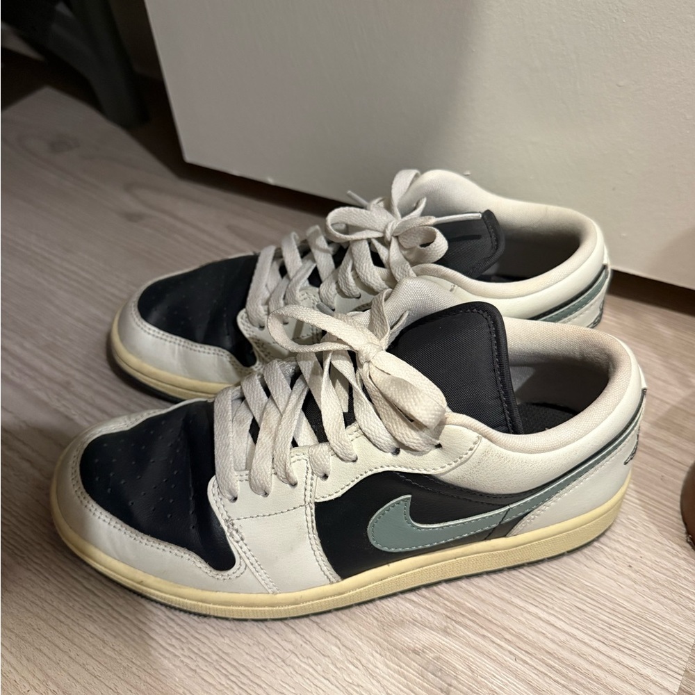 Nike Black and White Athletic Shoes